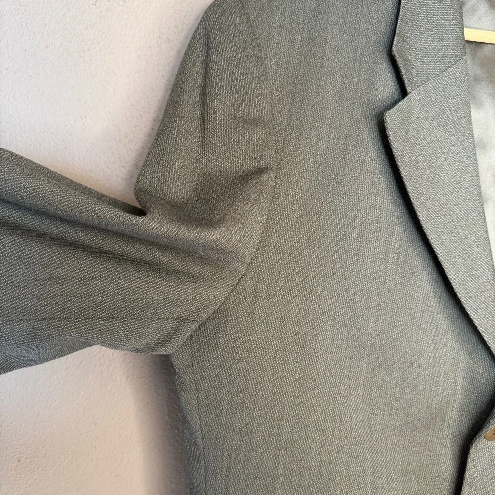 Bachrach Men's Three Button 100% Wool Classic Sports Coat Blazer Size 44T Taupe